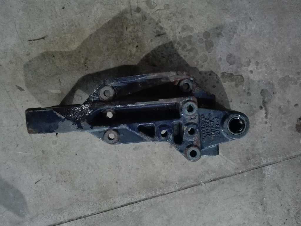 кронштейн передней рессоры задний правый б/у - 1